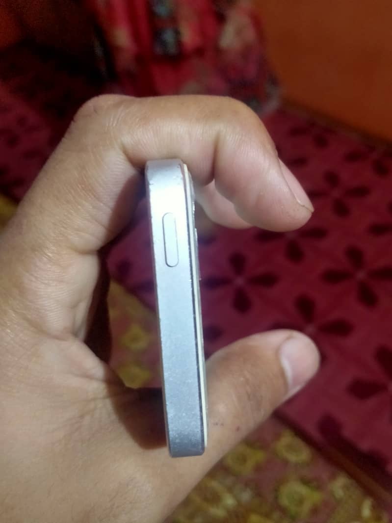 iPhone 5s 64 GB PTA proved 4