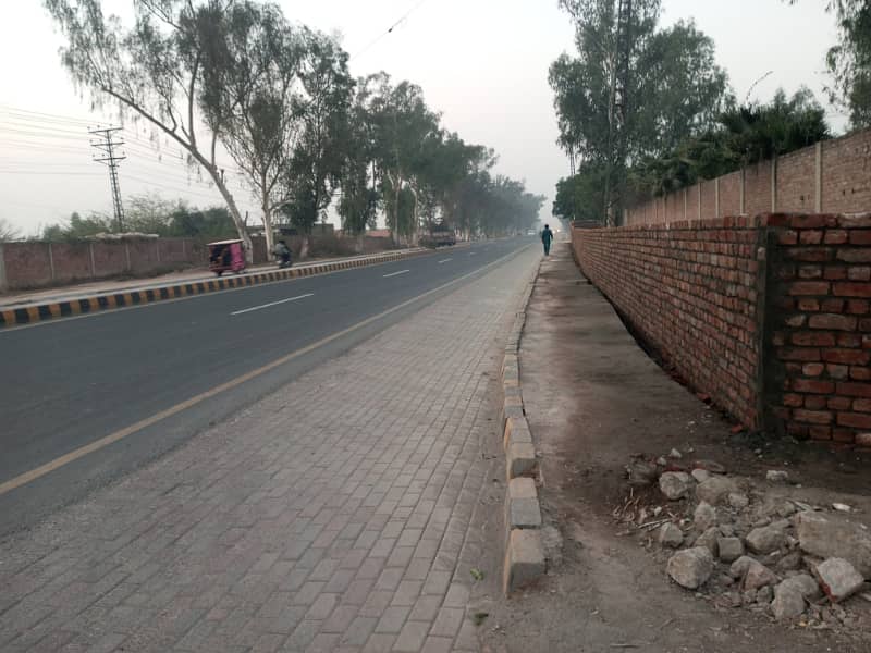 100 Marla Land for Farm House or Big Villa Near Raiwind Road Lahore 0