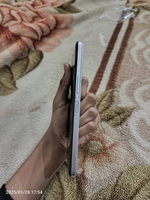 Infinix Note 12 White Colour 3