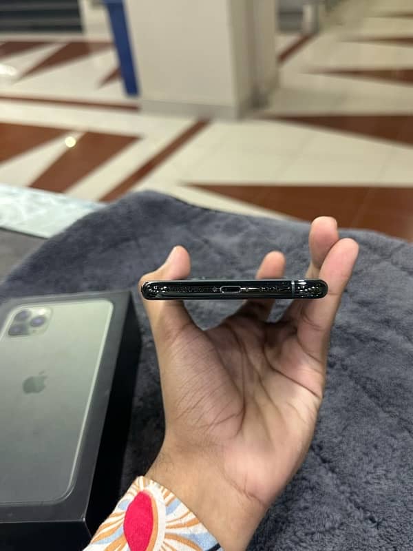 iPhone 11 Pro Max 256gb 4