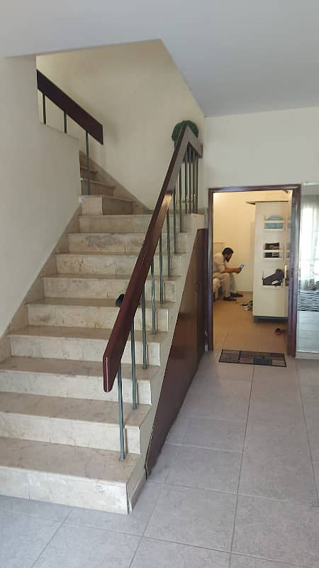 10 Marla Double Storey House On Canal Road Gulberg 3