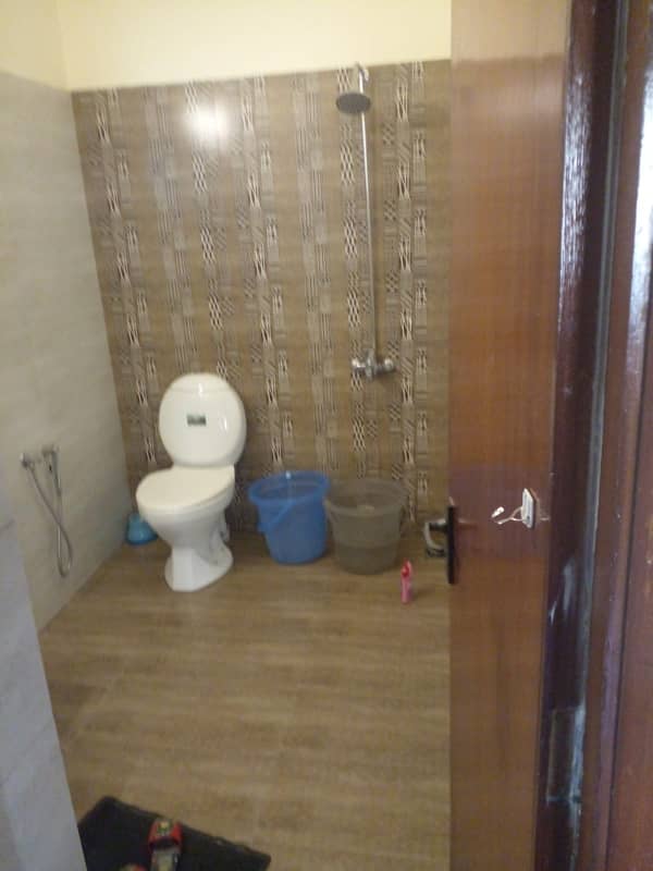 10 Marla Double Storey House On Canal Road Gulberg 5