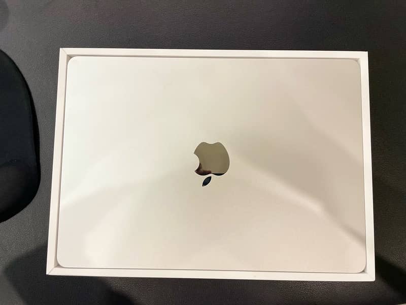 MacBook Air, 2022, 13.6”, M2, 10/10. READ AD. 1