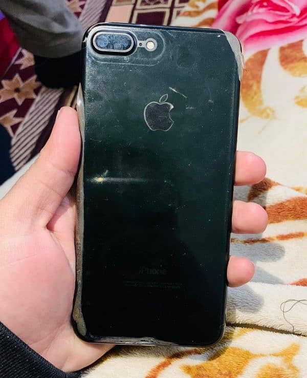 iPhone 7 plus. . . .  block 32GB  Batter 79 2