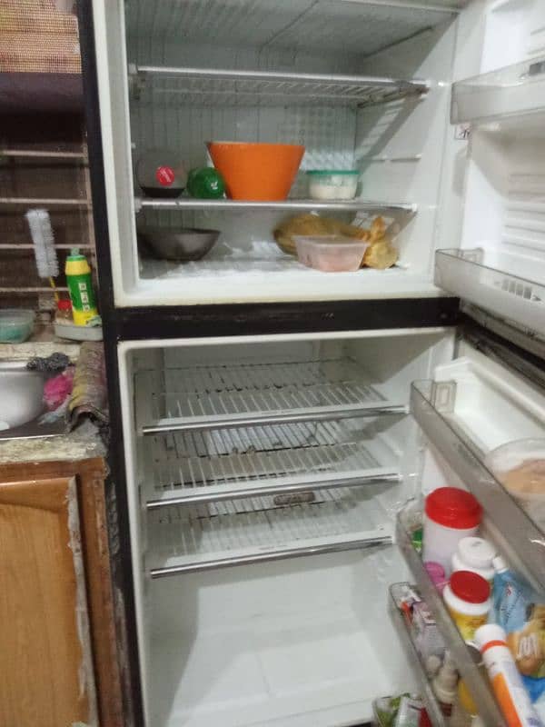 original Dawlance fridge for urgent sale (not working ) 0