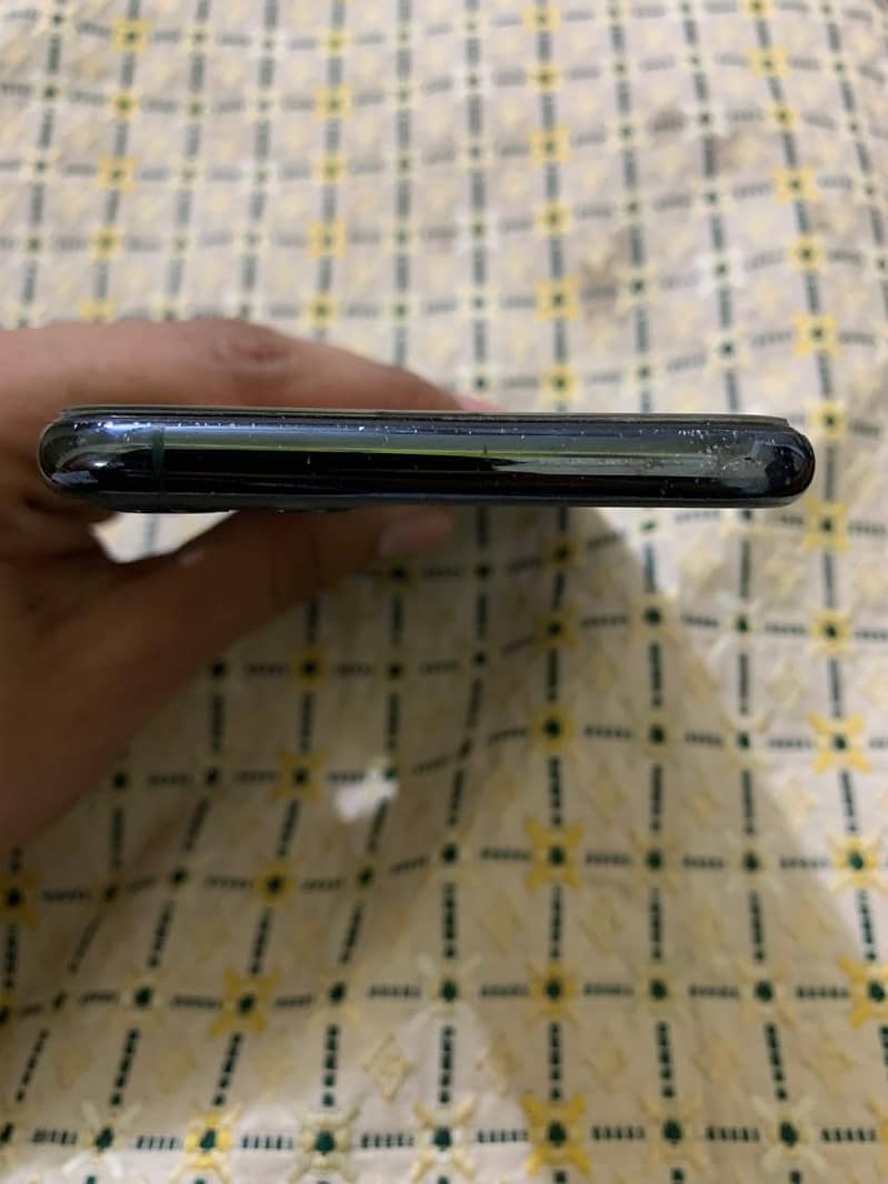 Apple iPhone 11 Pro Max 2