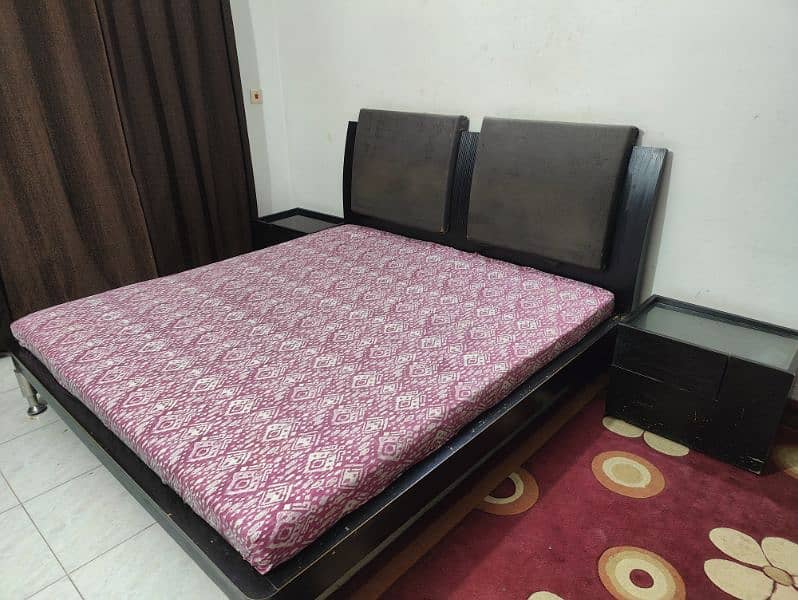 king size bed set with two side tables 3