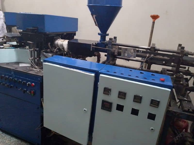 Injection blow molding machine 1