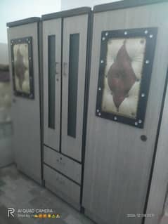 4 pics bedroom furniture set for sell.