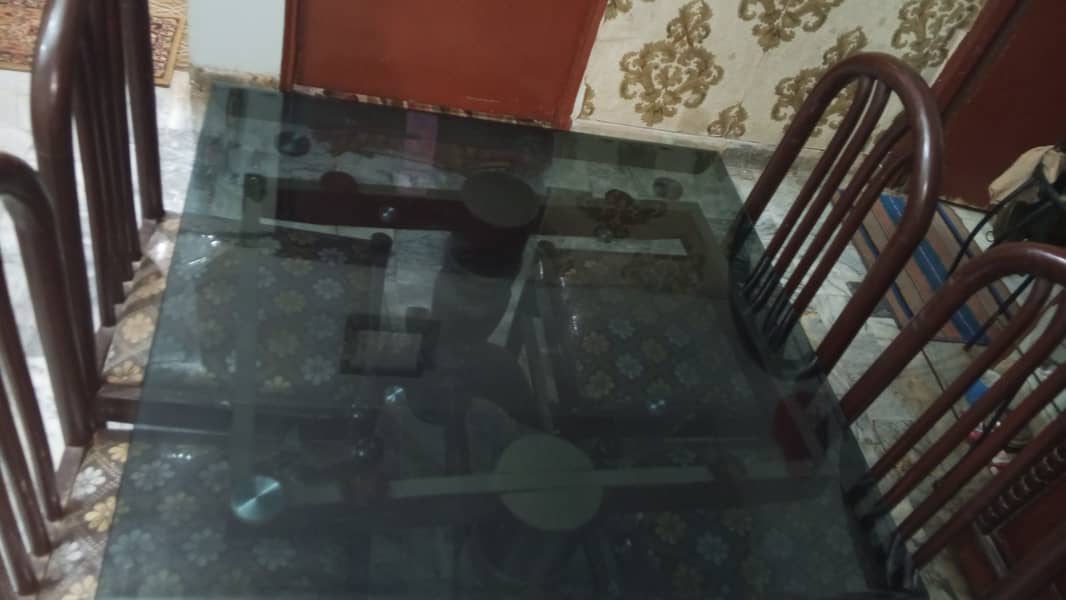 Dining table with four chairs 2