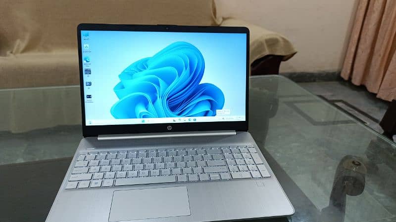 HP 15s Laptop,Ryzen 7-4700U,8GB RAM,256GB SSD NVMe 2