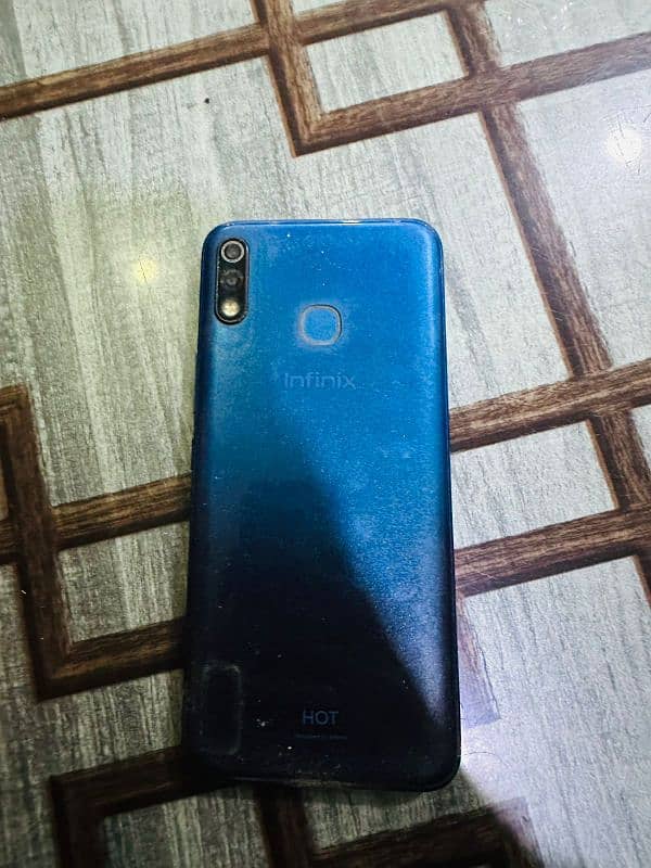 INFINIX HOT 8 LITE 1