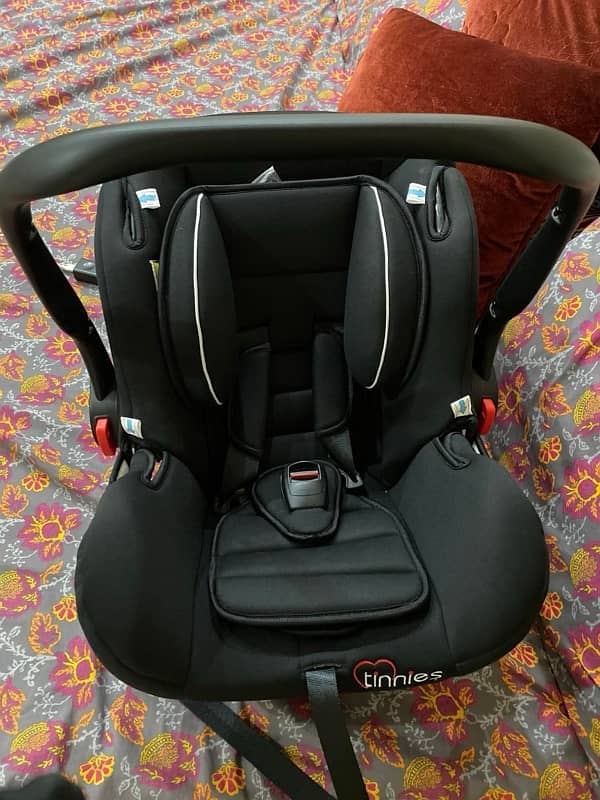 2 in 1 carry cot/ car seat 0