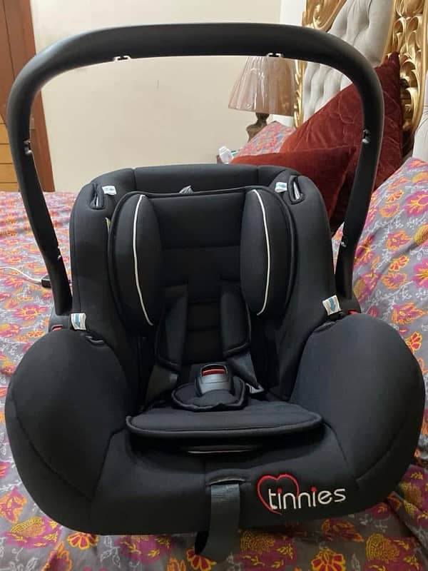 2 in 1 carry cot/ car seat 3