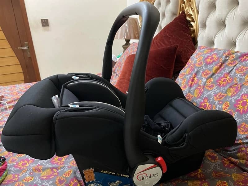 2 in 1 carry cot/ car seat 5