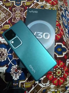 vivo v30 12/256 with box 6 month warranty