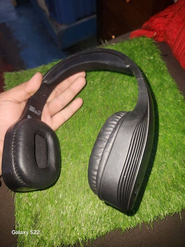 Bluetooth headphones 4