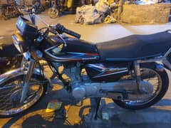 honda 125 har chez moky pay bilkol original halat men hain