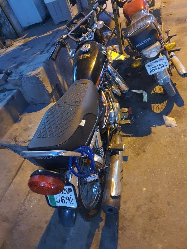 honda 125 har chez moky pay bilkol original halat men hain 3