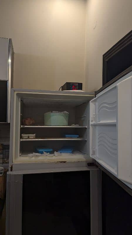 urgent selling my Dawlance fridge at reasonable price 0322 4816144 2