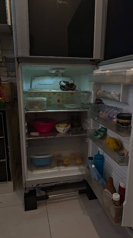 urgent selling my Dawlance fridge at reasonable price 0322 4816144 3