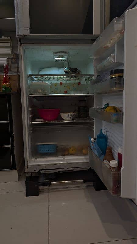 urgent selling my Dawlance fridge at reasonable price 0322 4816144 4