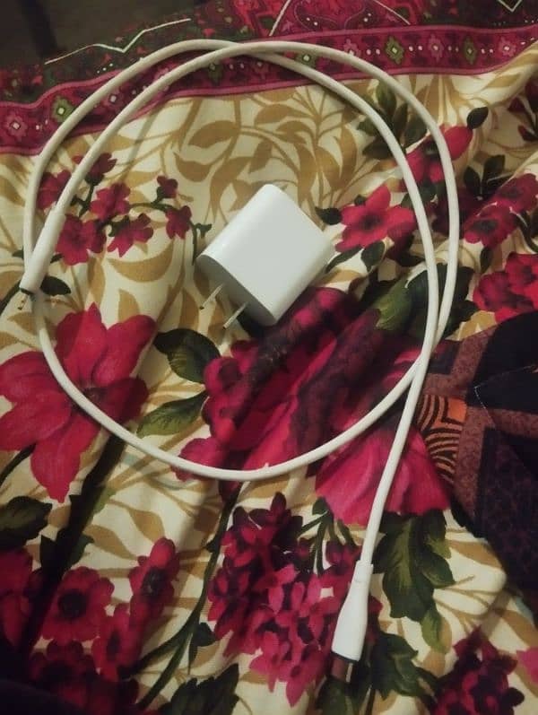 iPhone charger available of 20w 1