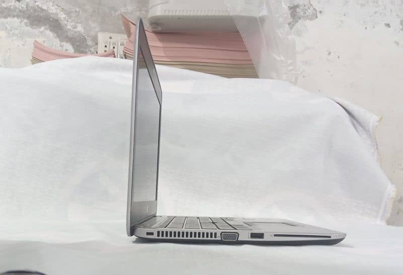 HP EliteBook 820 G3 | Condtion 10/9 6