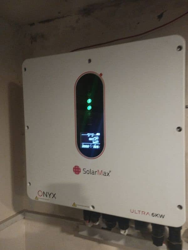 SolarMax 6kW Hybrid Inverter 1