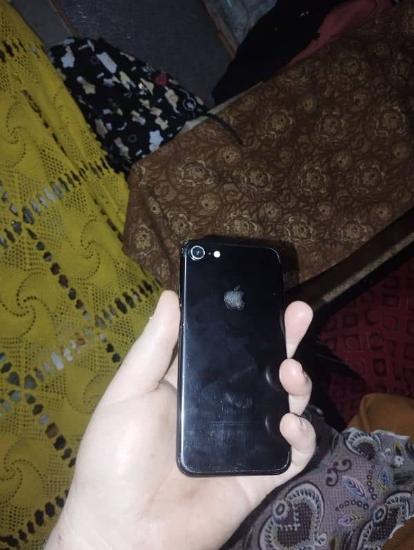 Iphone 7 256 GB 10/8 PTA 4