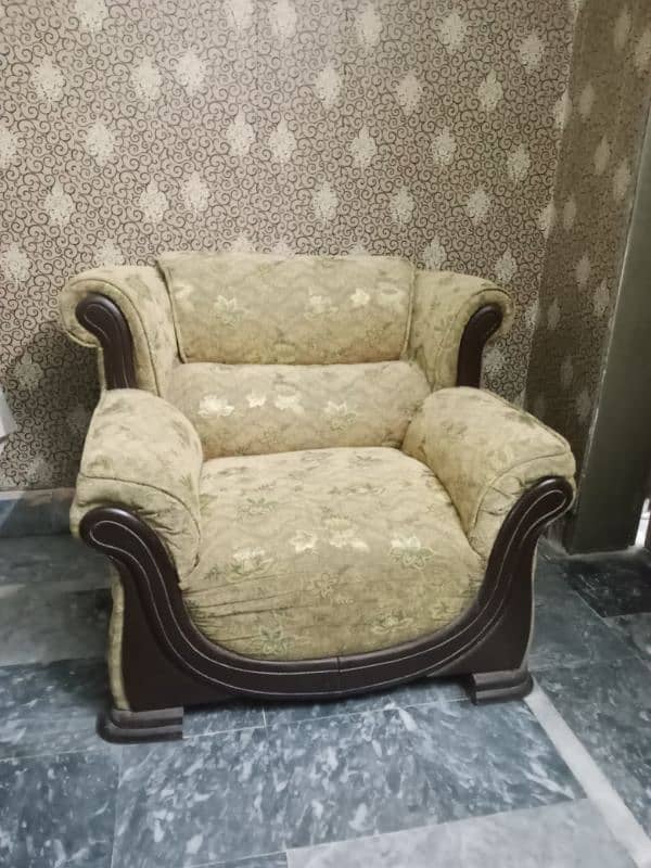 7 seater sofa in good condition 0