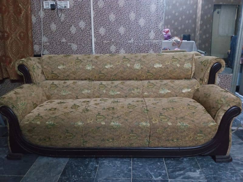 7 seater sofa in good condition 1