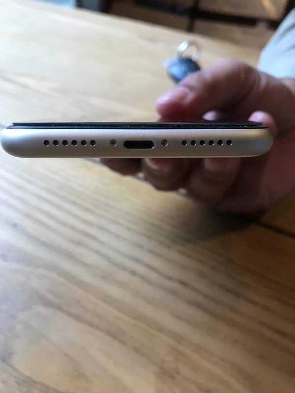 Apple Iphone 11 White color 1