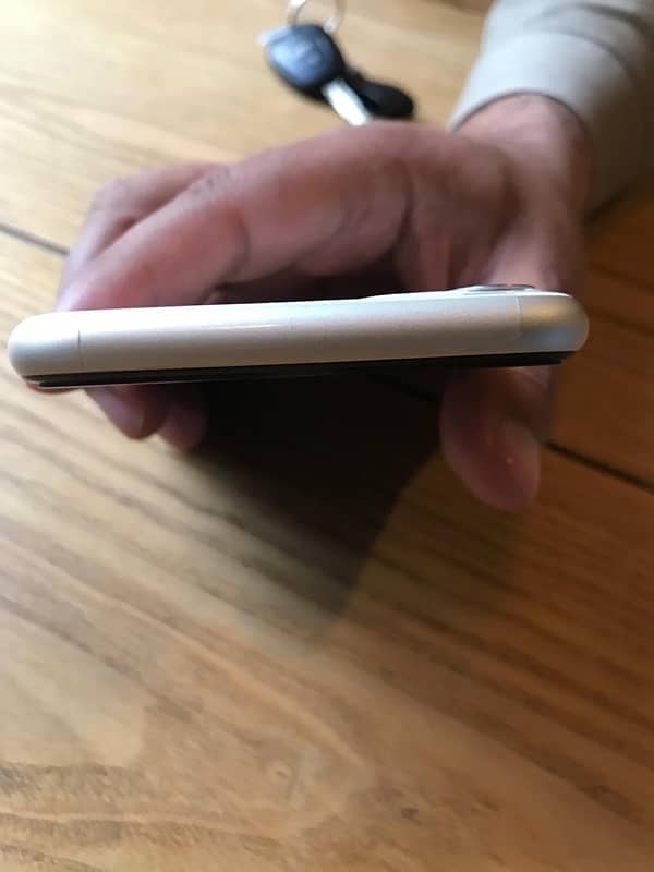 Apple Iphone 11 White color 2