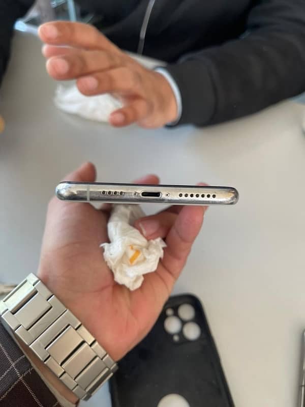 Iphone 11 pro Max 64gb Pta approved 5