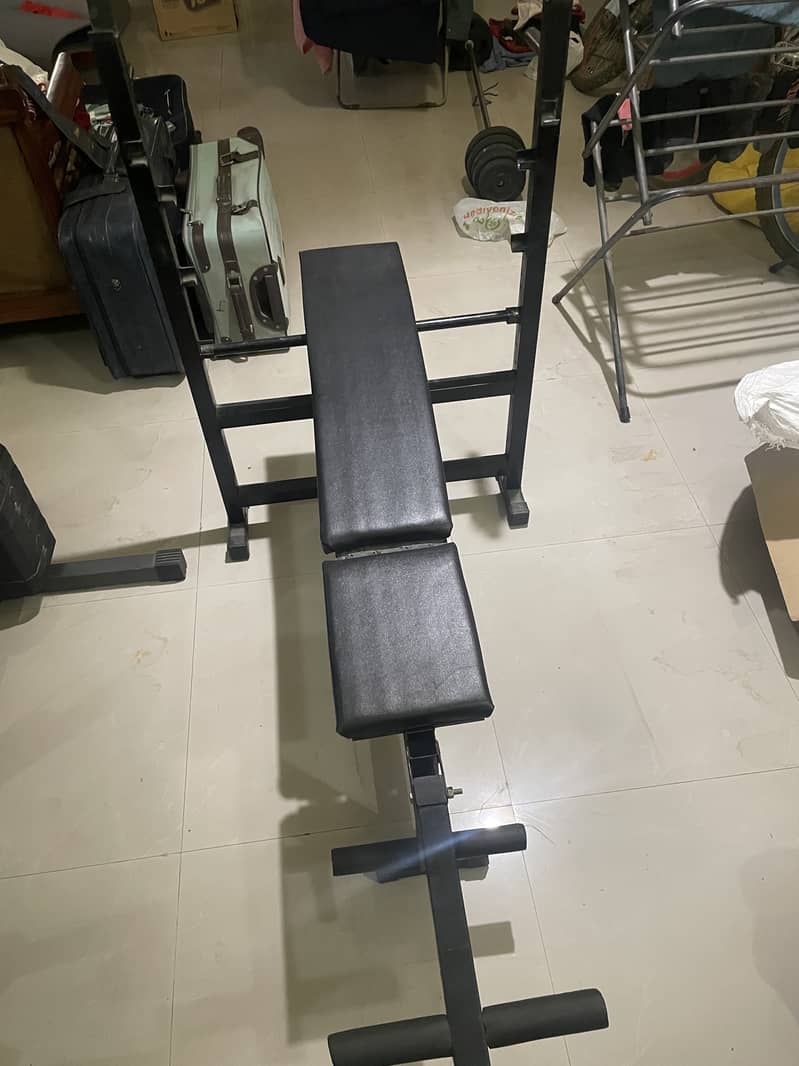 Bench press with rubber coated plates & 5 ft rod 1