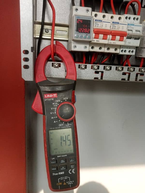 Clamp Meter 1