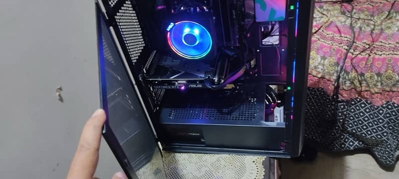 Gaming PC: Ryzen 7 3700X, RTX 3060 12GB, 16GB RAM, 2TB HDD + 512GB SSD 1