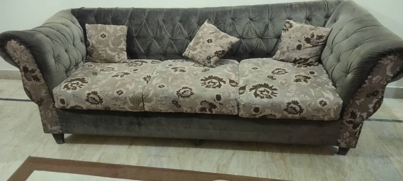 Urgent sale 5 Seater Sofa set. 1