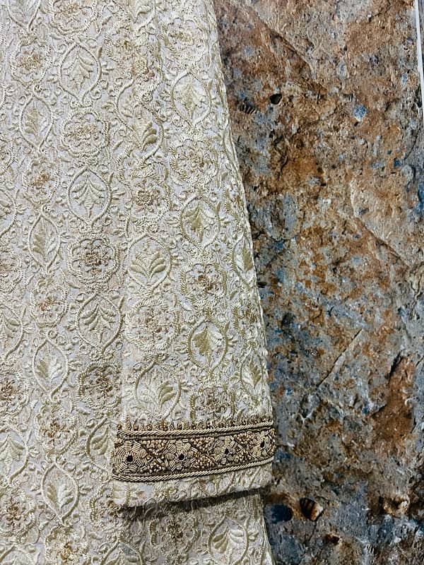 Groom sherwani in good condition 5