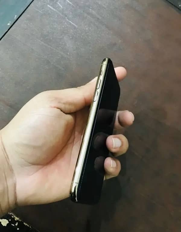 iphone 11 pro 2