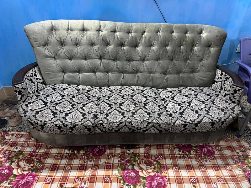 Seven seater sofa set 18 hazar 0