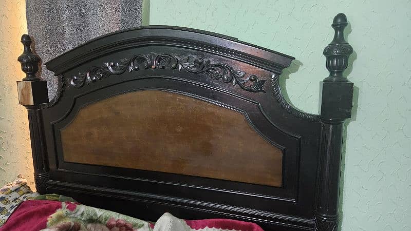 king size wood bed and dressing table with side table 0