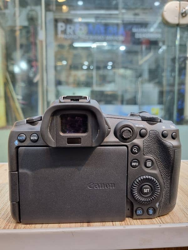 Canon EOS R5 Body Like new Complete box 1