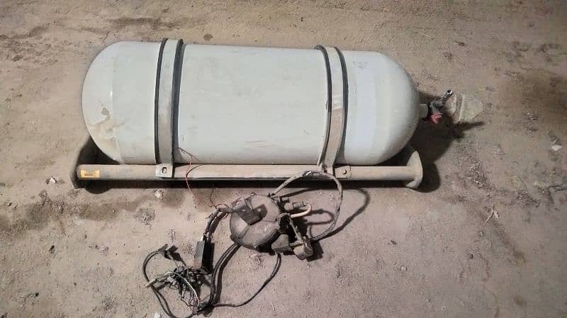 CNG cylinder with kit like new 1