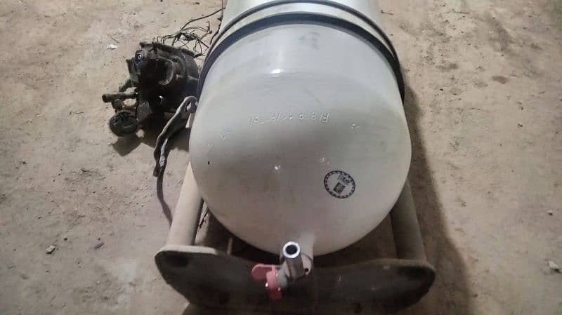 CNG cylinder with kit like new 2