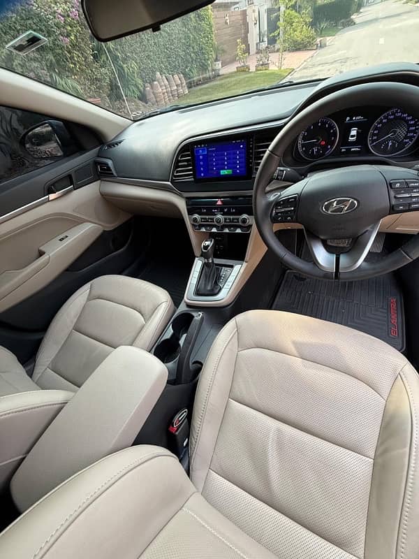 Hyundai Elantra 2.0 B2B Janiyan 14