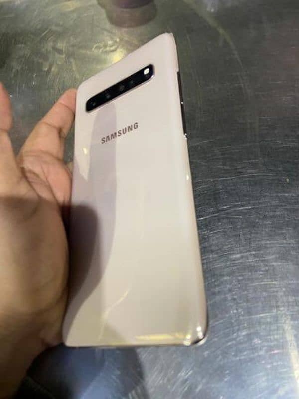 Samsung Galaxy S10 5G 1