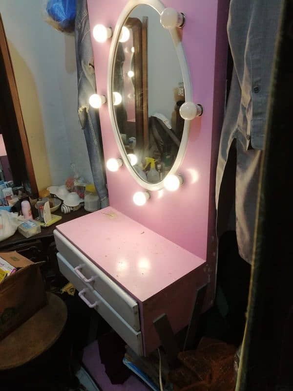 dress table in baby pink colour 10/8 condition 1