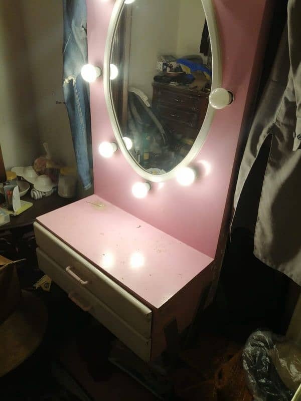 dress table in baby pink colour 10/8 condition 2